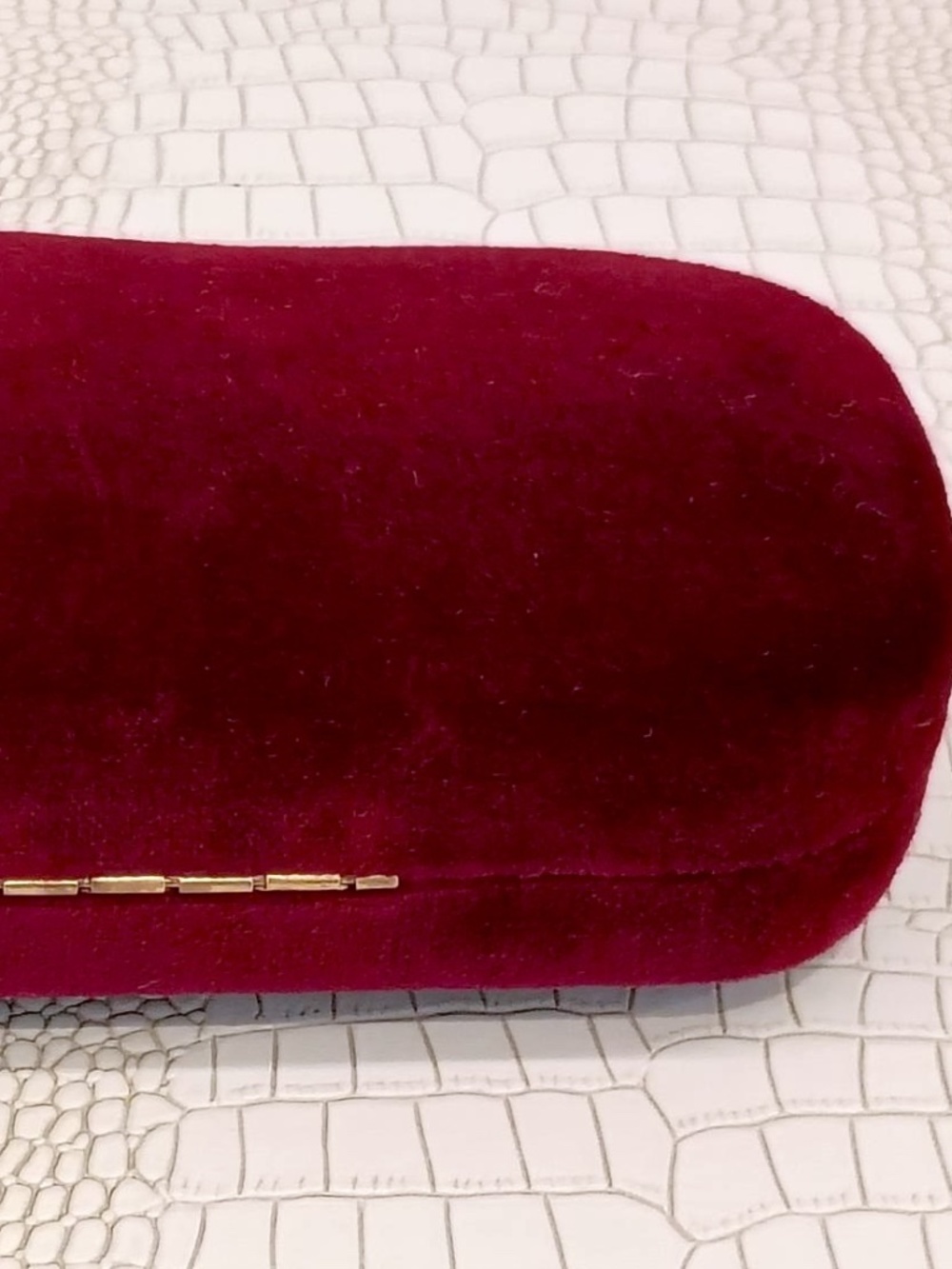 Gucci Burgundy Velvet Sunglass Case. (Large) w/ Gucci Black Silky Pouch - Picture 14 of 16
